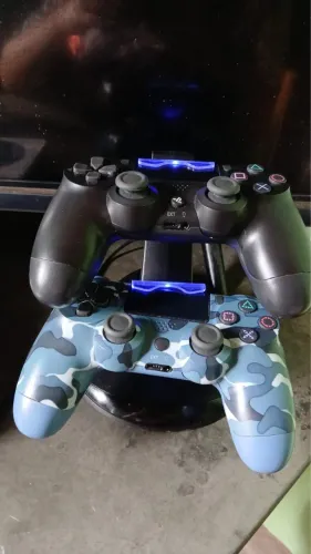 Vendo ps4 $1800, 2 controles,13 jogos, e um fone gamer 