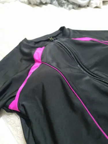 Mais para Natação ou Surf com bojo e zíper, veste G e GG