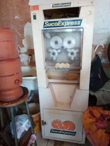 Vende-se uma máquina de fazer suco de laranja 3500 celular * Creuza