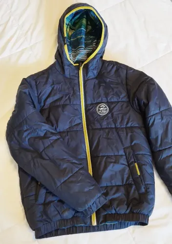 Jaqueta Quechua puffer dupla face 10 anos