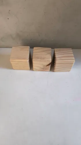 Trio de cubos em madeira pinus artesanais 6,5 cm