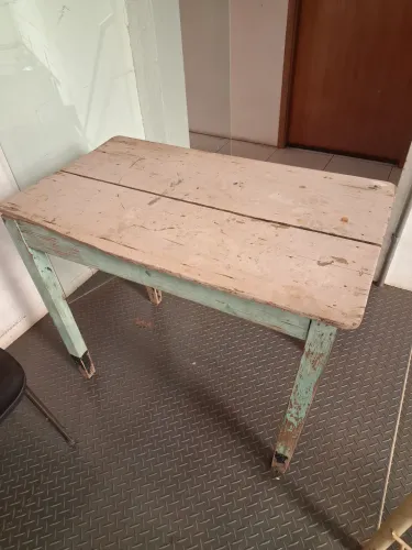 Mesa de madeira maciça