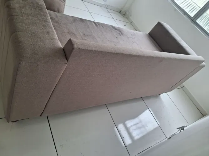 Sofá semi novo.