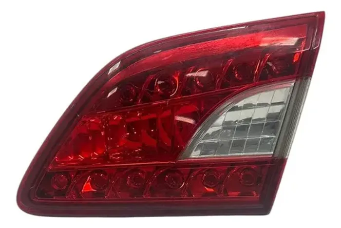 Lanterna Tampa Mala Traseira Direita Sentra 2014/2016 Direito/passageiro Vermelho