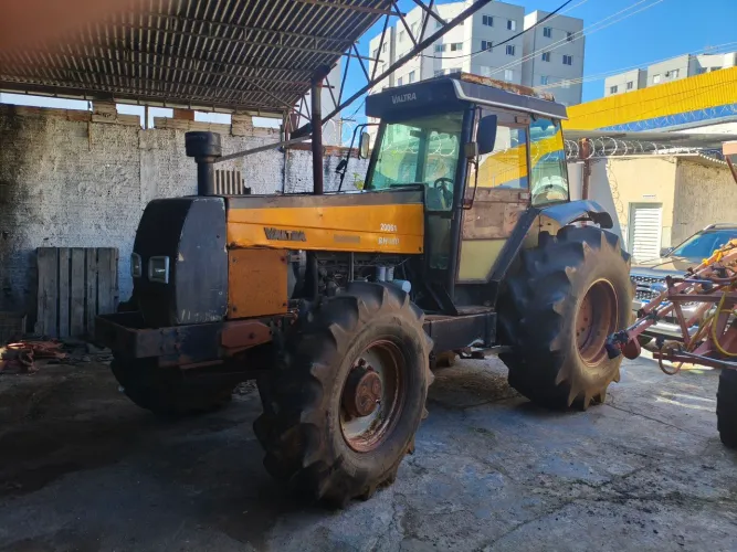 Trator BH 160 4x4 Cabinado 2006 ( Repasse)