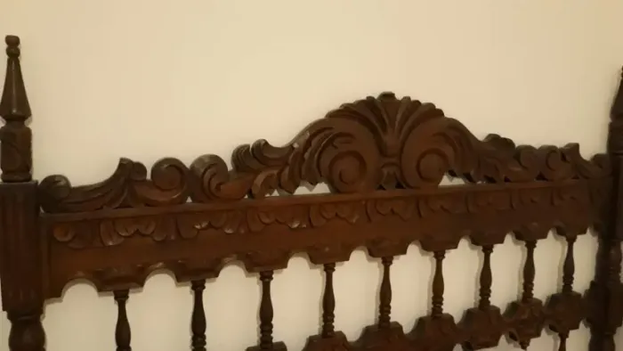 Cama de casal estilo colonial