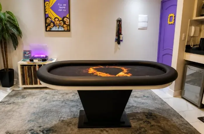 Vendo Mesa de Poker Profissional 2 em 1 com Tampo de Jantar em Madeira