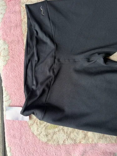 Vende-se calça legging AVA