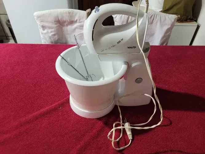 Batedeira Walita 300 W Modelo: RI 7110 (Philips) (retirada de peças)