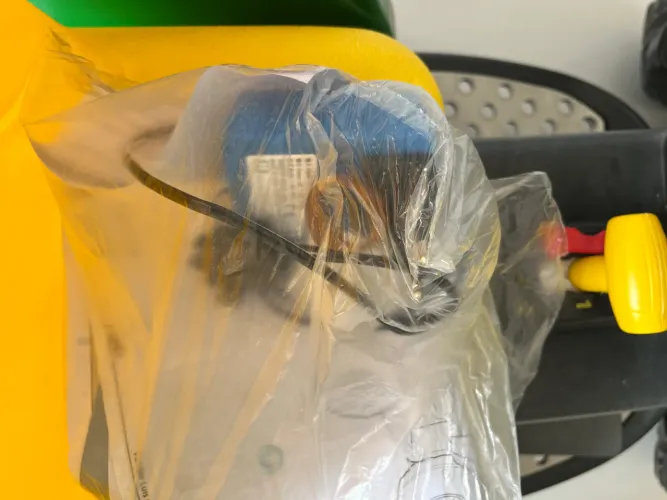 Trator elétrico John Deere infantil 