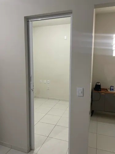 Alugo quarto para meninas