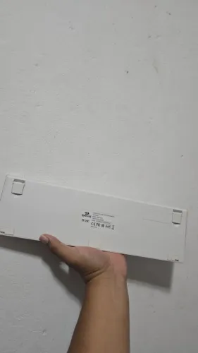 Teclado Mecânico Redragon Ashe K626P-KBS - Branco