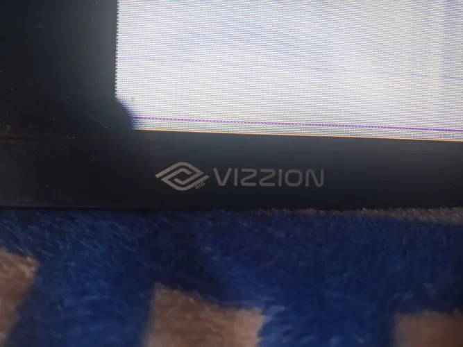 Vendo tela quebrada nunca foi pro concerto nunca foi aberta primeiro dono