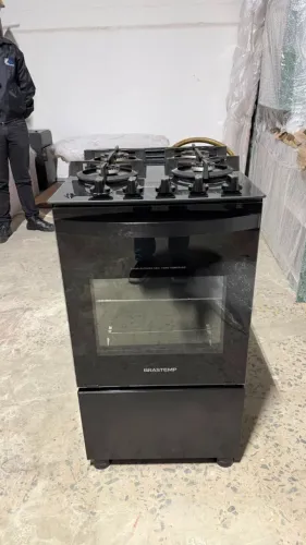 Fogão Brastemp 4 Bocas Preto com Mesa de Vidro e Grades Duplas de Ferro Fundido