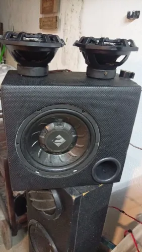 Som automotivo interno