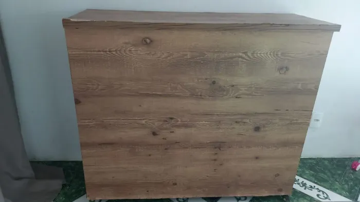 Balcão Mdf, ótima qualidade grande, da pra guardar muitas coisas.