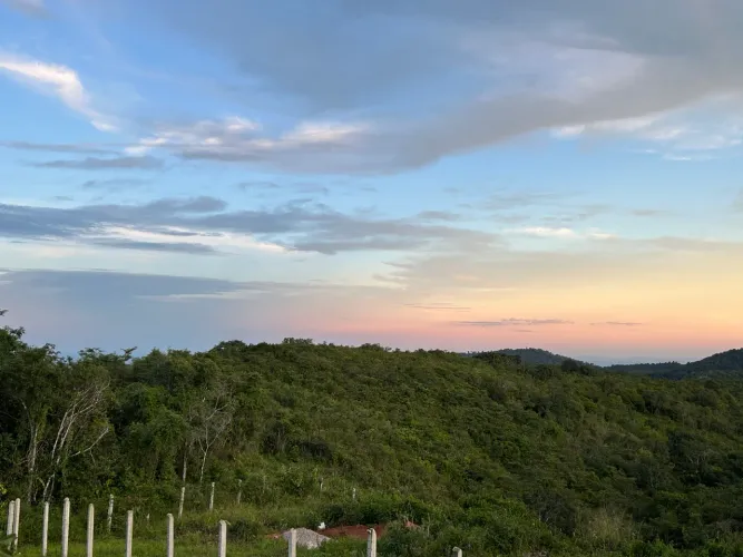 Terreno 25x100 com casa moderna de 90m2