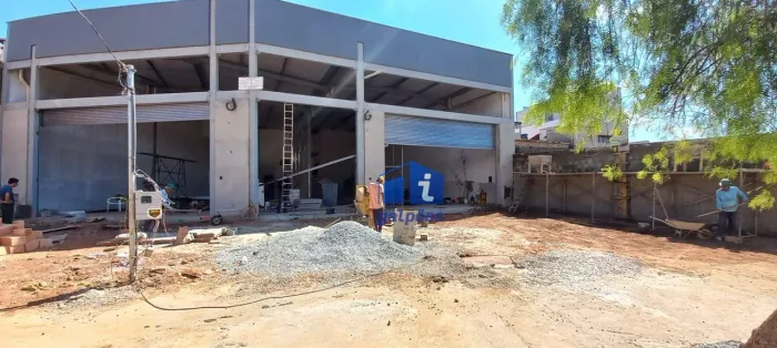 Galpão tipo loja com 440 m² em fase de acabamento, Localizado na Rua Dos Astecas, 3335, sa