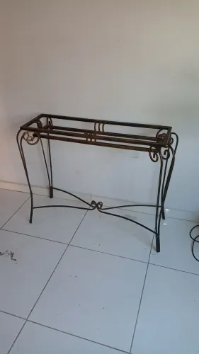 Aparador de Ferro maciço.