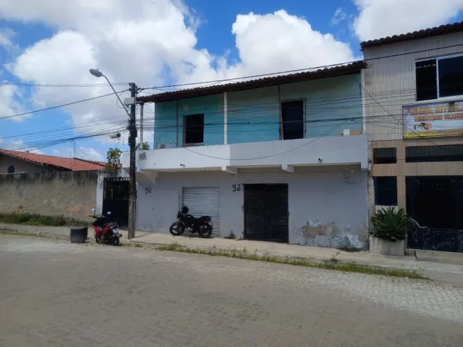 Vila de casas com dois pontos comerciais