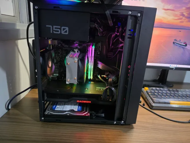 Pc gamer i5 9600k + Rx 6750xt gabinete office
