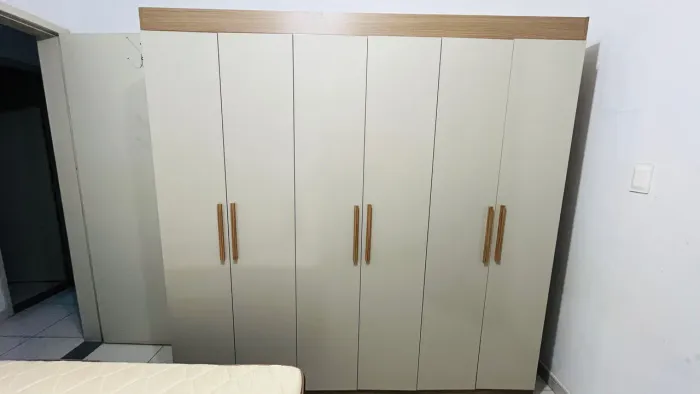 Guarda-roupa 6 portas
