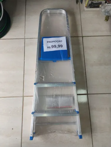 Escada de alumínio 3 degraus nova
