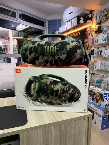 LOJA FÍSICA. JBL BOOMBOX 4 CAMUFLADA | NOVA LACRADA COM GARANTIA NACIONAL