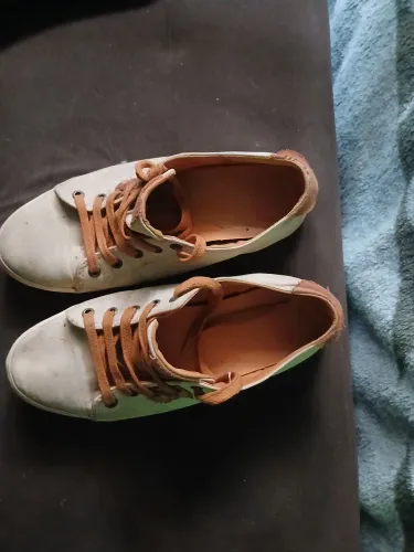 Tenis Levis