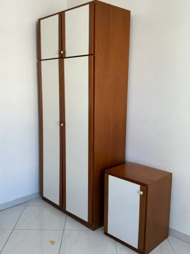 Guarda-roupa + móvel auxiliar