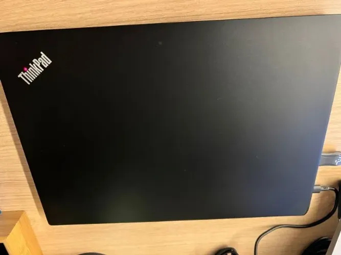 Laptop Lenovo - ThinkPad E 14 Polegadas - Excelente para trabalho e lazer