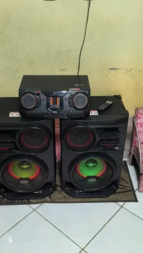 Vendo som Lg cl98 3500w potência.