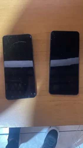 Dois celulares moto g22 e A12