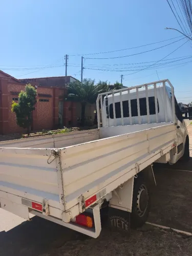 Carroceria para Renault Master ou Sprinter medindo 3:50 por 2,10
