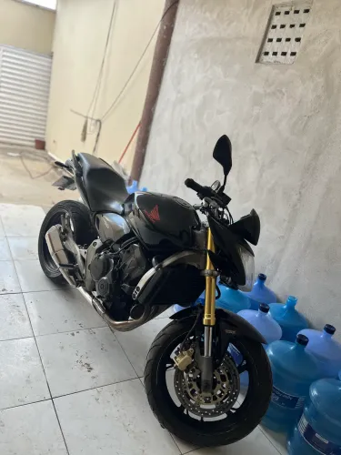Vendo ou troco hornet 2010 extra