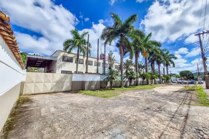 Locação Galpão com 900m2, pé direito de 6,5m no Distrito Industrial