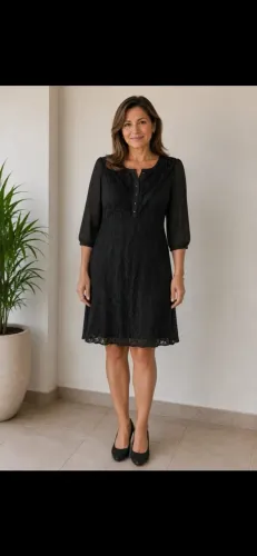Vestido Preto de Renda Karamello