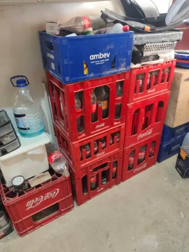Engradados de coca cola retornável para vender logo.