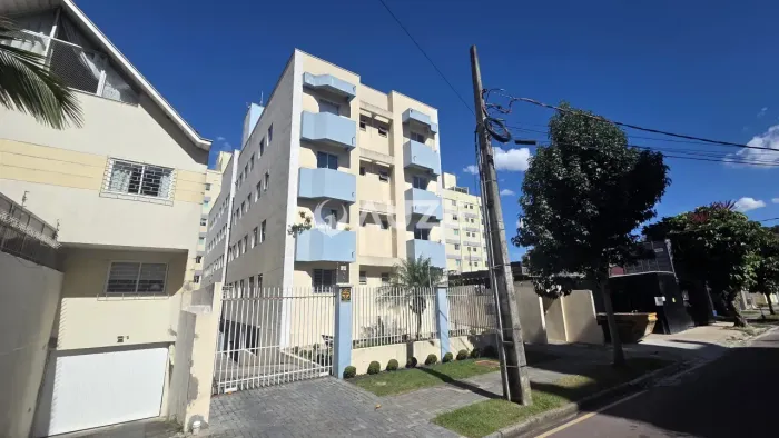 Apartamento mobiliado com vaga de garagem livre no Água Verde