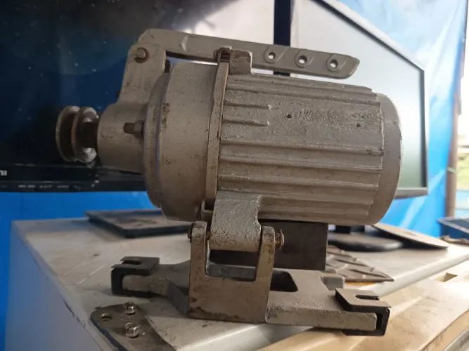 Motor industrial overloque