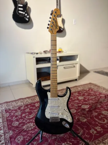 Guitarra Tagima Stratocaster T735 antiga impecável.
