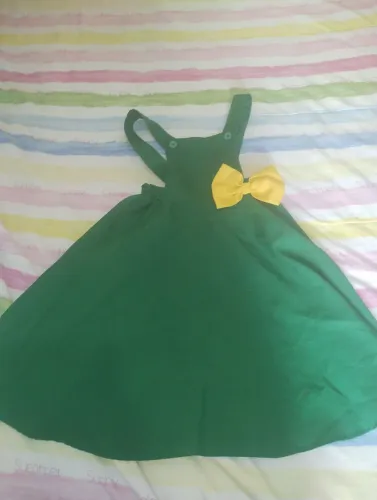 Vestido Jardineira Infantil Verde Com Laço Amarelo Tam 4 A 6 Anos