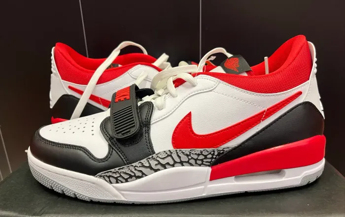 Tênis Nike Air Jordan Legacy 312
