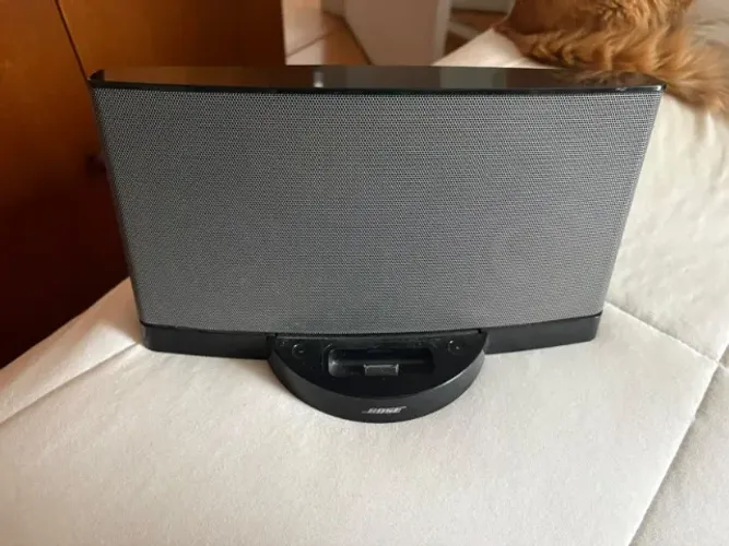 Caixa de som Bose com fio + adaptador Bluetooth