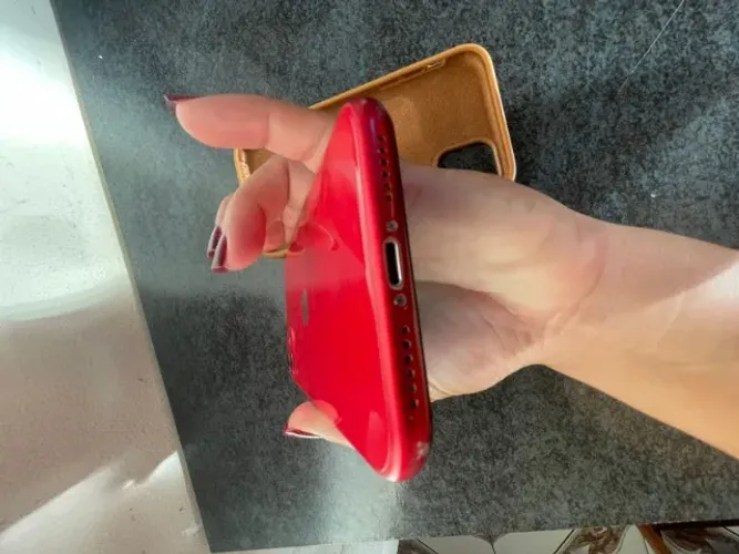 iPhone 11 Red 64 gb semi novo 