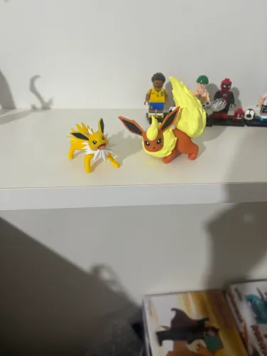 Pokémon scale World eeve