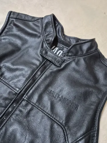 Colete de couro legítimo personalizado. 