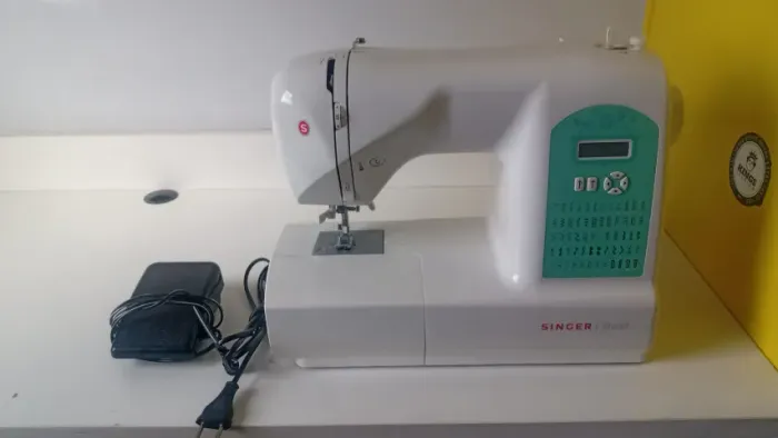 MAQUINA DE COSTURA ELETRONIA SINGER STARLET