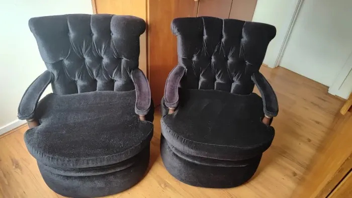 Par de Poltronas Estilo Capitonê - Pretas
