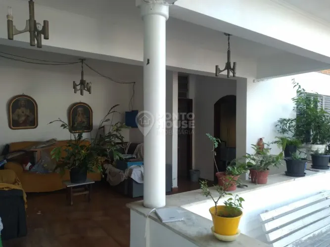 Casa térrea à venda e locação bairro Vila Gumercindo de 3 dormitórios e 50 vagas